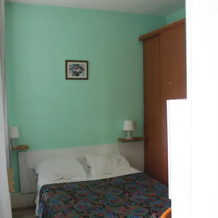 Hotel Le Saint Denis