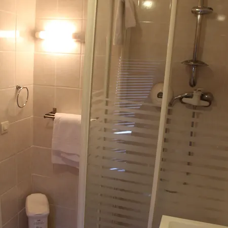 Le Saint Denis Hotel 2*