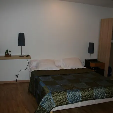 Le Saint Denis Hotel 2*